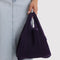 model carrying fig pleated baggu